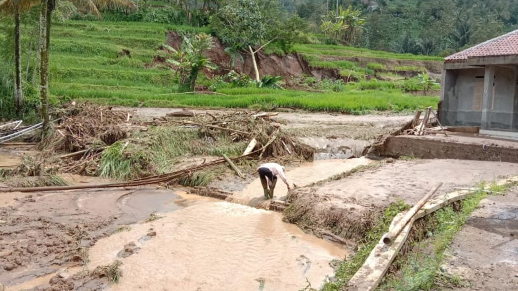 Banjir Bandang Di Kabupaten Garut - LAZ Rabbani