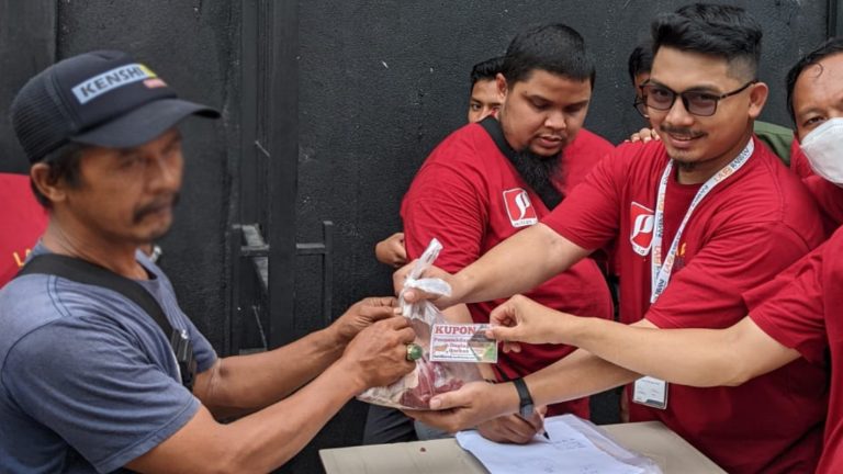 Tebar Qurban untuk Masyarakat Cikeas Udik